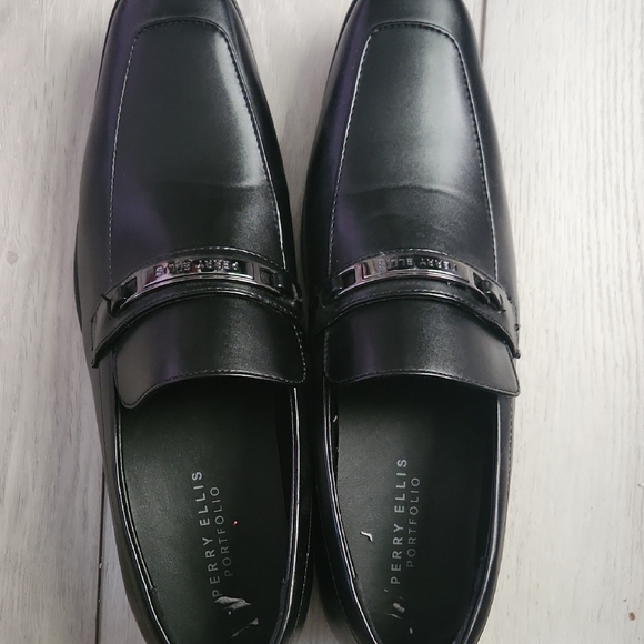 Perry Ellis Black Leather Men's Slip-Ons - Picture 1 of 4